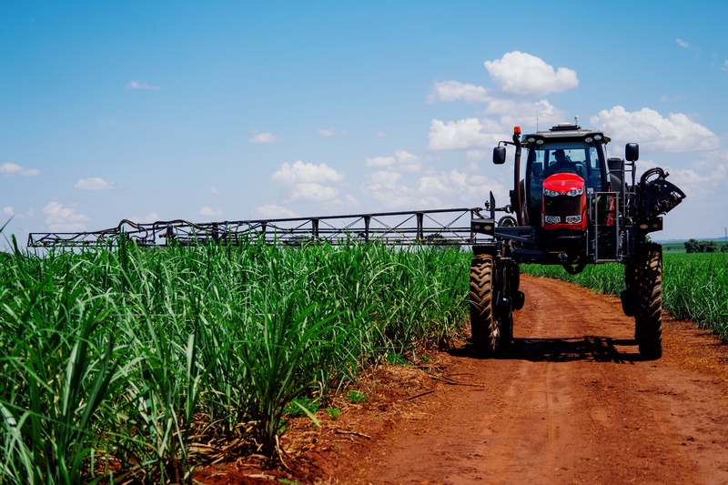 Pulverizador MF 500R na versão canavieira