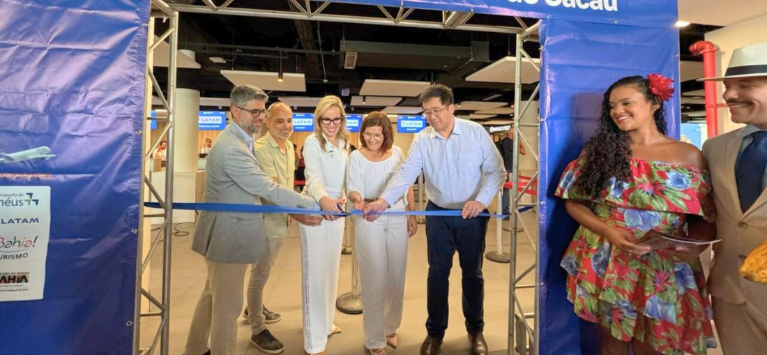 Corte de fita inaugural da rota Ilhéus-São Paulo/Congonhas (Divulgação LATAM)