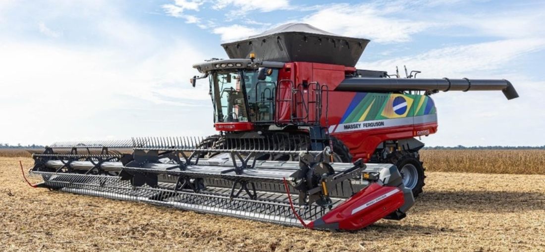 Colheitadeira axial MF 9005S: novo espalhador hidráulico para distribuição da palha de forma uniforme