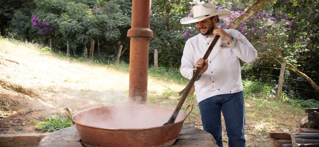 Gláucio Peron ganhou projeção nacional ao entrar duas vezes para o Guinness Book com a produção do maior doce de abóbora com coco do mundo