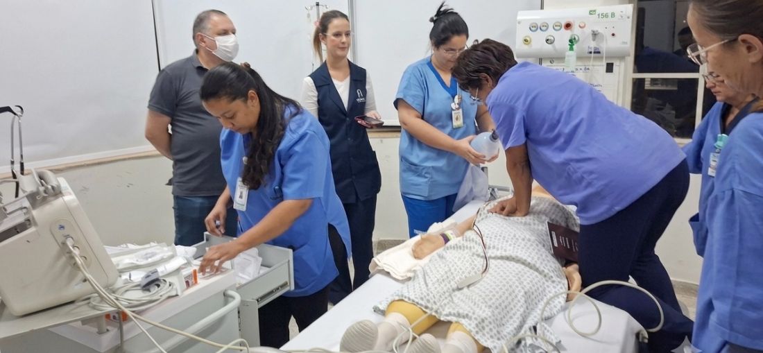 Simulado com profissionais do HEC reforça técnicas em parada cardiorrespiratória 