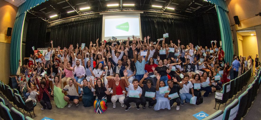 210 vagas estão disponíveis para jovens estudantes do ensino médio de escolas públicas Fabio Melo Fotografia 