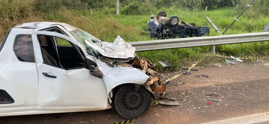 Motorista morre após bater carro contra picape na SP-310 em Catanduva (SP) — Foto: Reprodução / WhatsApp 