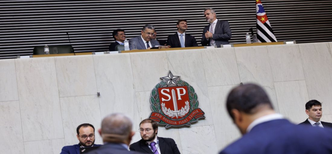 Alesp aprova ampliação da licença-paternidade de servidores para 20 dias