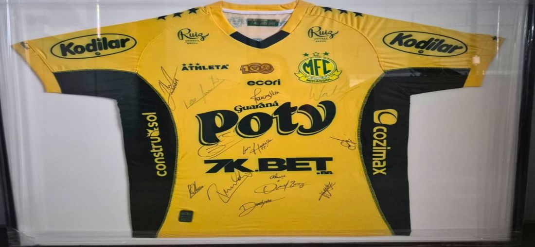 Alarme promove Ação entre Amigos com camiseta oficial do Mirassol FC autografada 