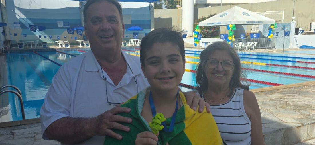 Câmara de Catanduva homenageia jovem nadador Túlio Gussoni Cerose e destaca legado esportivo familiar nas piscinas catanduvenses 