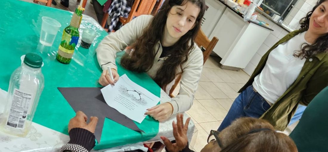 Pedagogia UNIFIPA realiza atividade sobre literatura e cultura popular no Recanto Monsenhor Albino