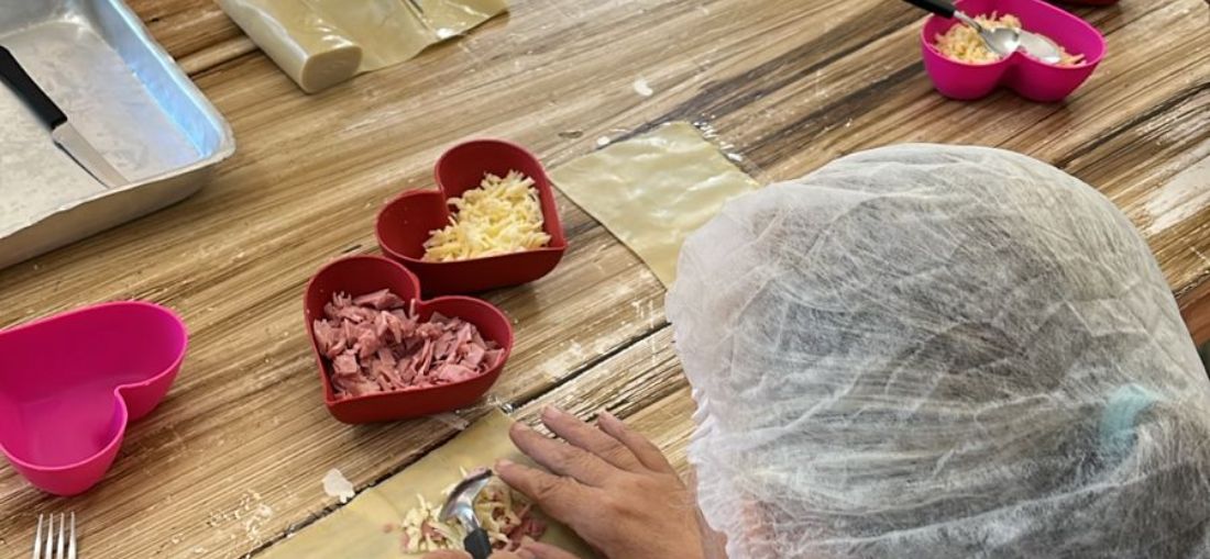 Oficina de culinária incentiva autonomia e inclusão no Recanto Monsenhor Albino