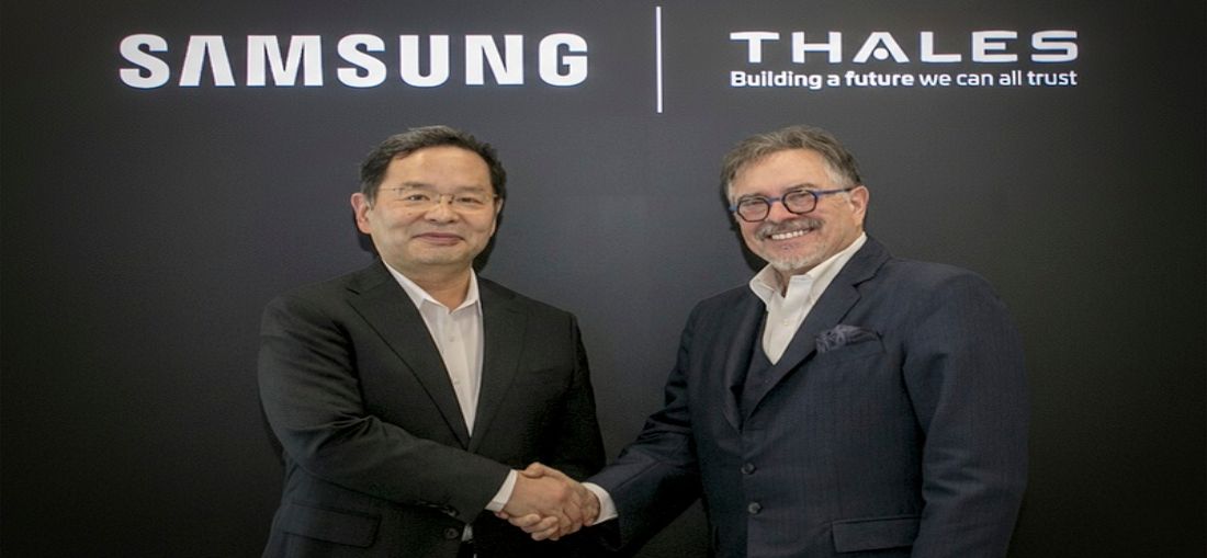 Momento da assinatura do Memorando de Entendimento entre HS Jo, Presidente e CEO da Samsung América Latina e Guy Bonassi, Vice-presidente Sênior da Thales na Ásia, Europa e América Latina