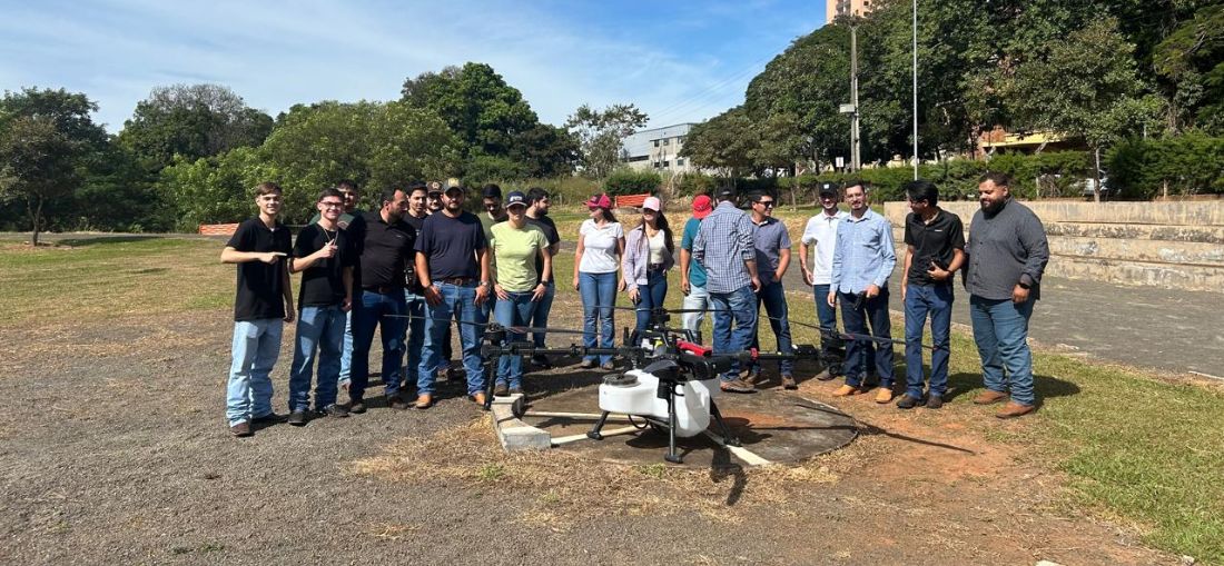 Engenharia Agronômica UNIFIPA promove curso com drones agrícolas para alunos do 5º ano